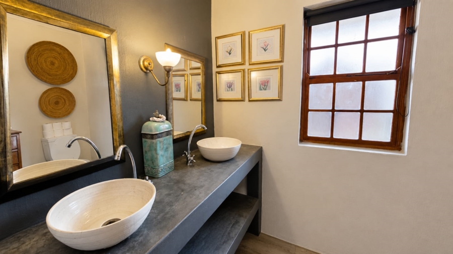 5 Bedroom Property for Sale in Stilbaai Wes Western Cape